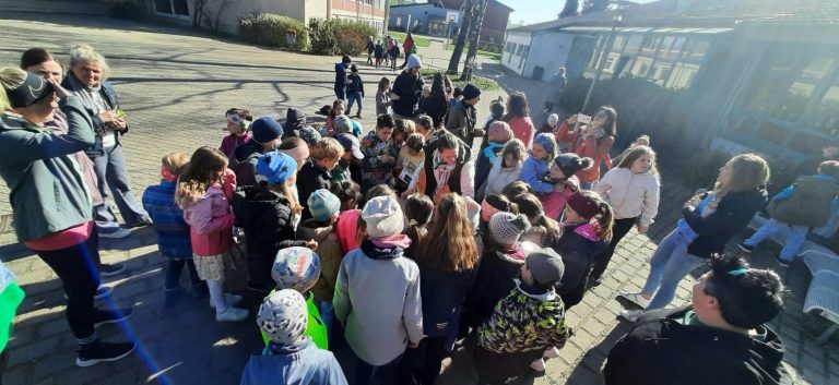 Osterhase an der Schule